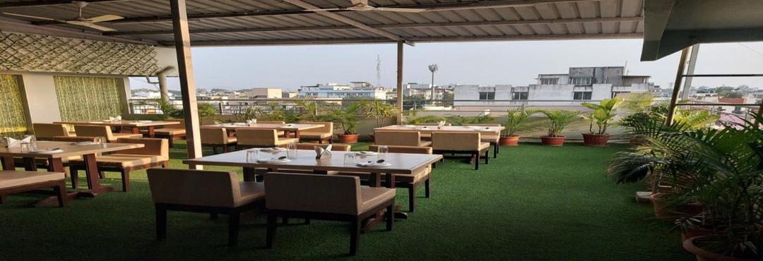 Hotel Galaxy Indore Buitenkant foto