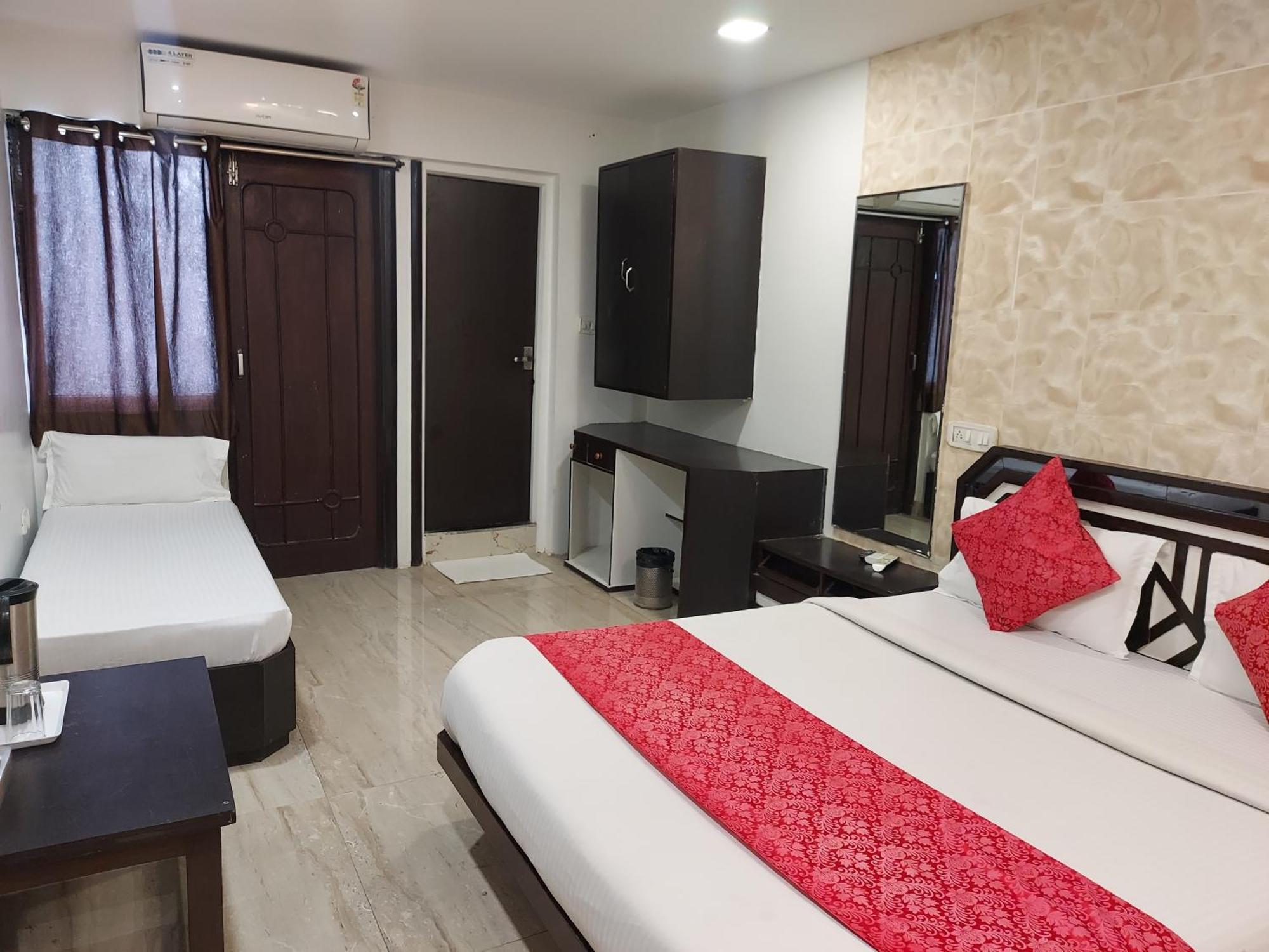 Hotel Galaxy Indore Buitenkant foto