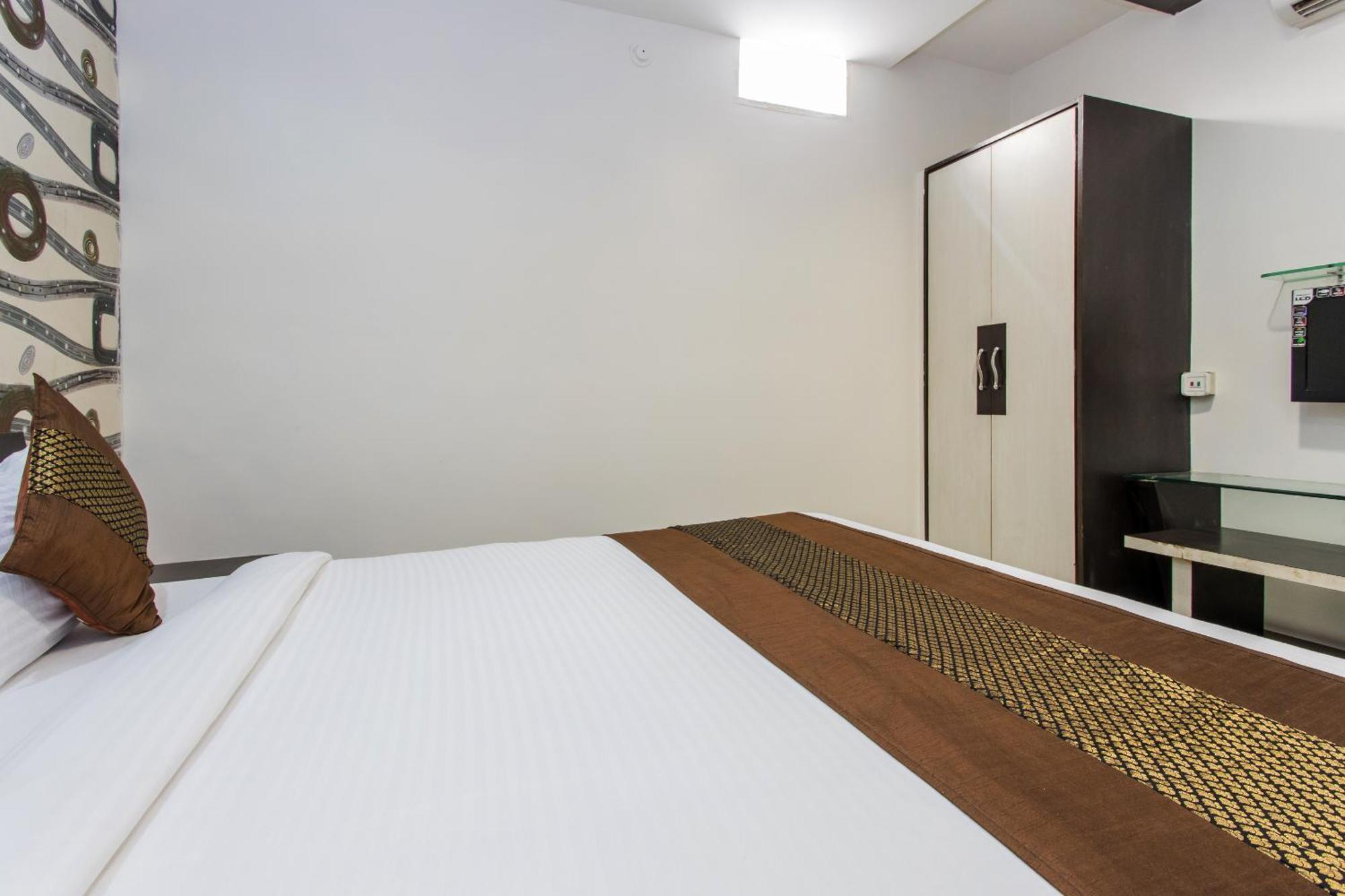 Hotel Galaxy Indore Buitenkant foto