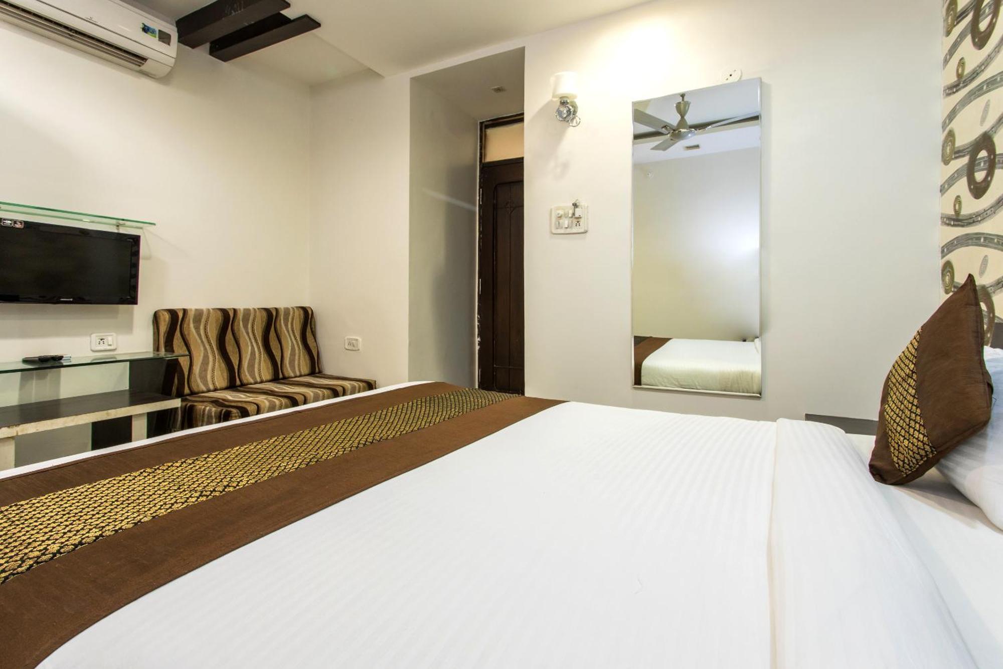 Hotel Galaxy Indore Buitenkant foto